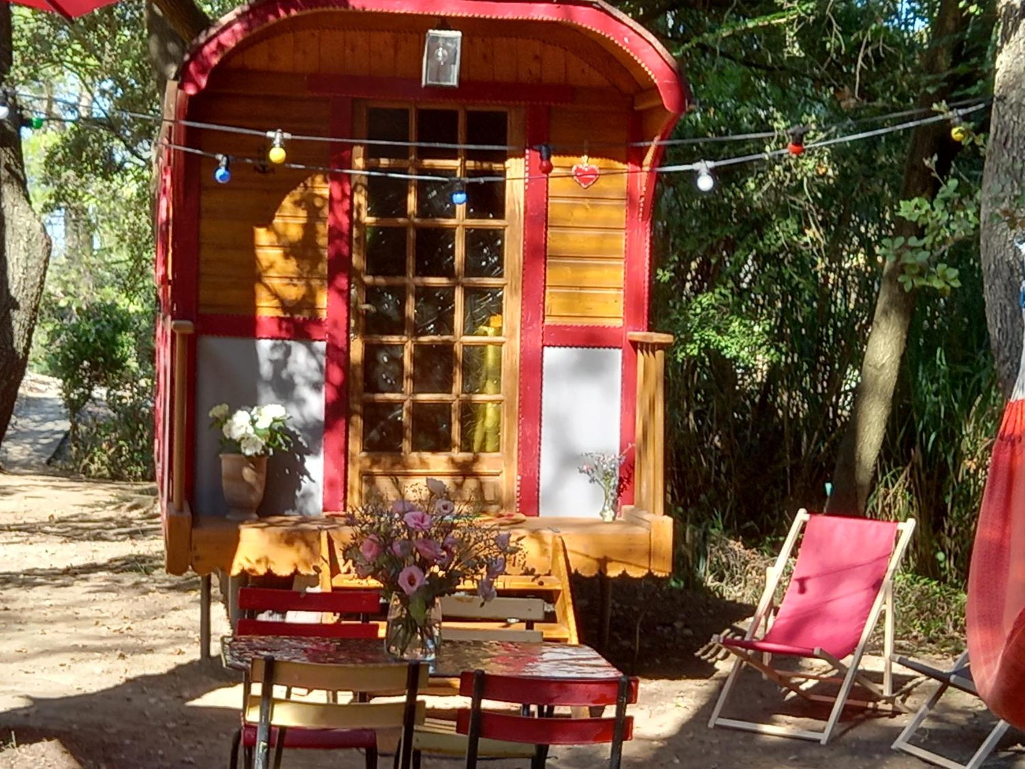 La Roulotte Du Petit Paradis Saint-Remy-de-Provence Bagian luar foto